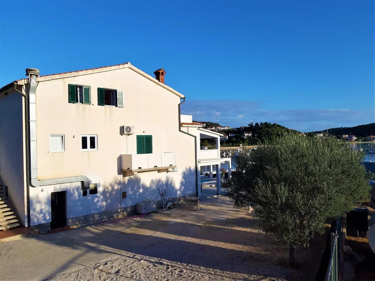 Guesthouse Raffaello Kampor 3*,