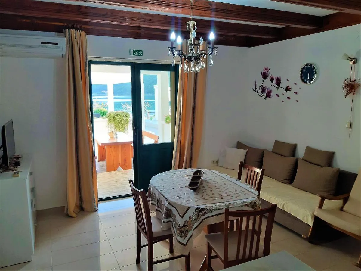 Guesthouse Raffaello Kampor Casa de hóspedes