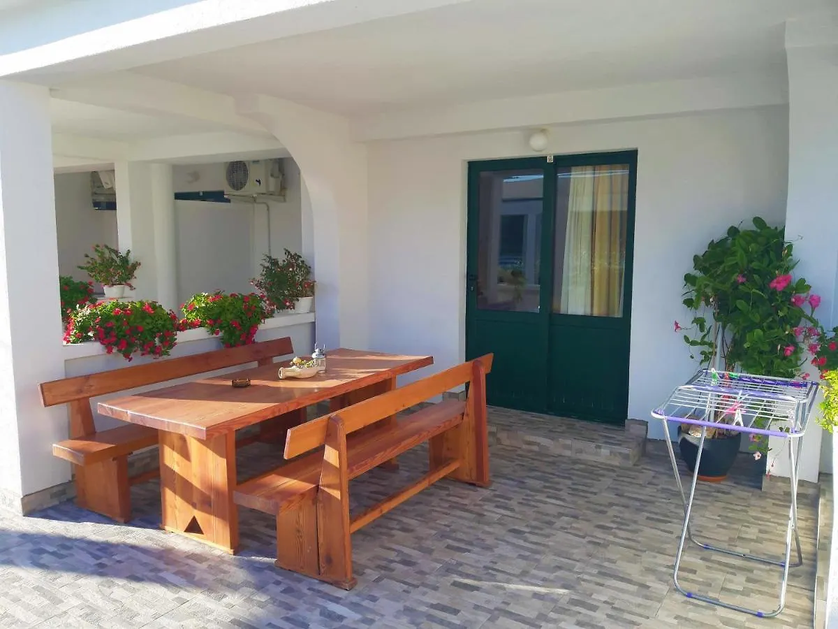 Guesthouse Raffaello Kampor Casa de hóspedes